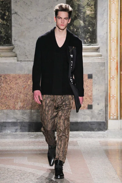 Look 10